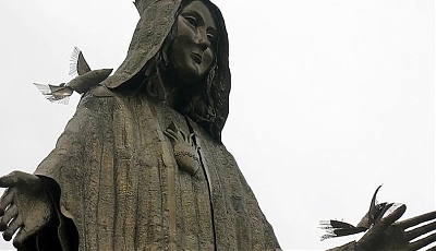 Figura Maryi w Sanktuarium Matki Bożej Królowej Pokoju