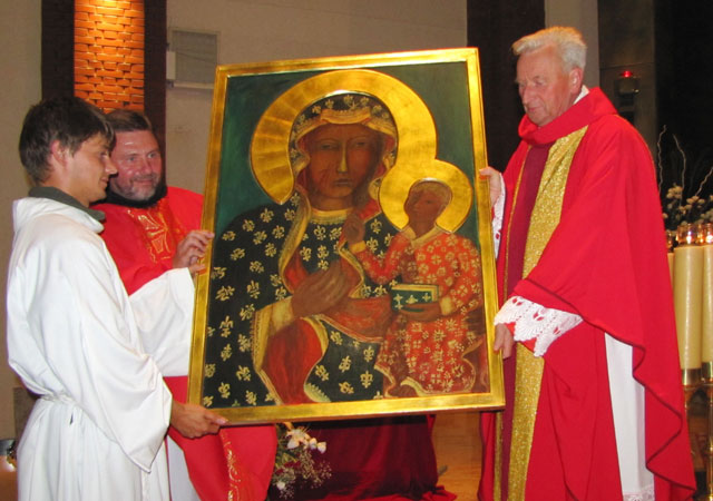 Przekazanie kopii obrazu Matki Bożej Częstochowskiej do franciszkańskiej parafii na Białorusi